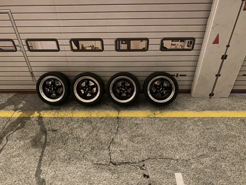 Kompletträder in Aluoptik Felgen Tuning Umbau Diorama Code 3 RDM neu B 1:18