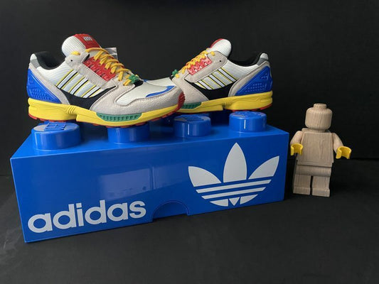 Adidas ZX 8000 x LEGO mit Lego-Box und Holzfigur FZ3482 US 12 UK 11,5 EUR 46 ⅔