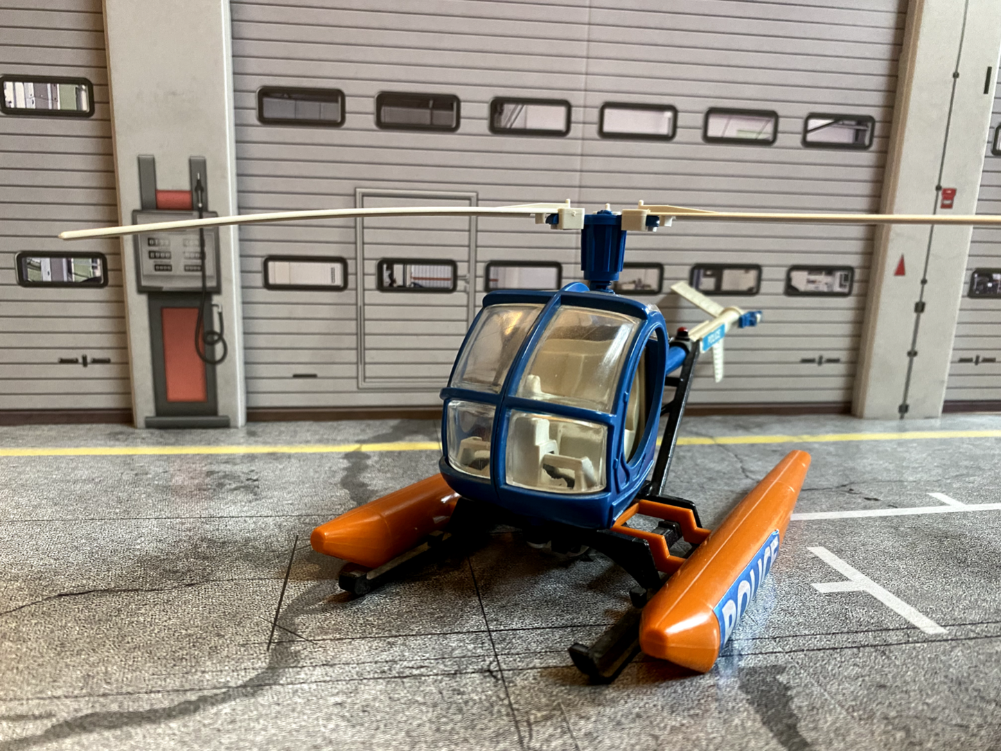 Polizei Hubschrauber Police Helicopter Hughes 300C Britains vintage 1:32