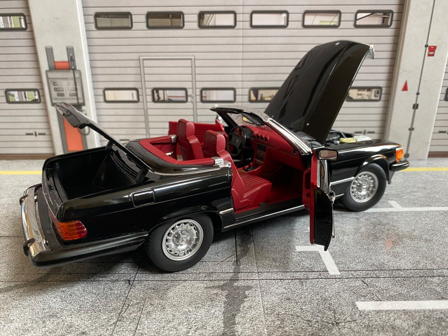 Mercedes Benz 300 SL 450 Schwarz R107 Umbau US-Version Barock Fuchs Felgen 1:18