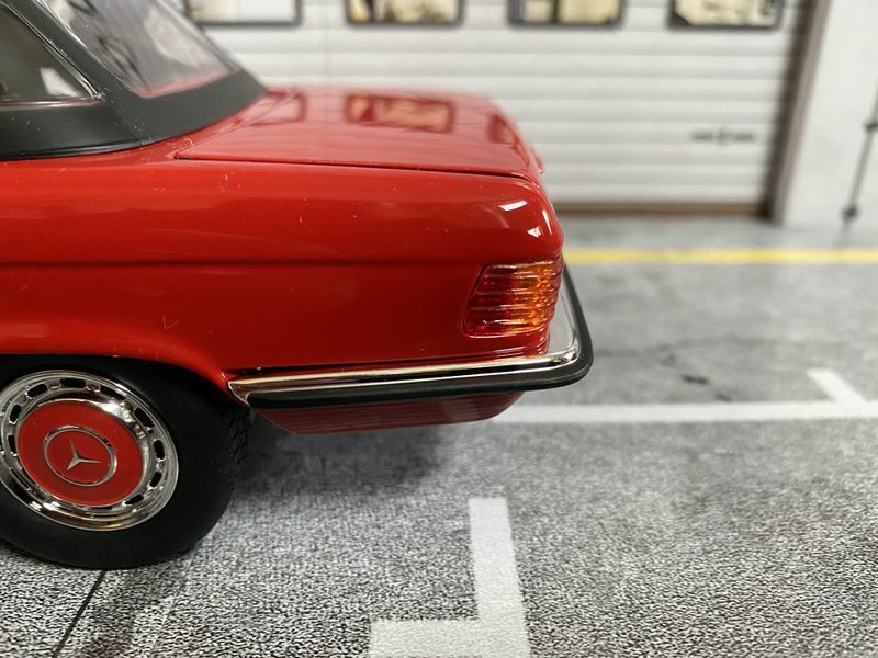 Mercedes Benz 350 SL R107 Personal Car from Bruce Lee Norev China Version 1:18