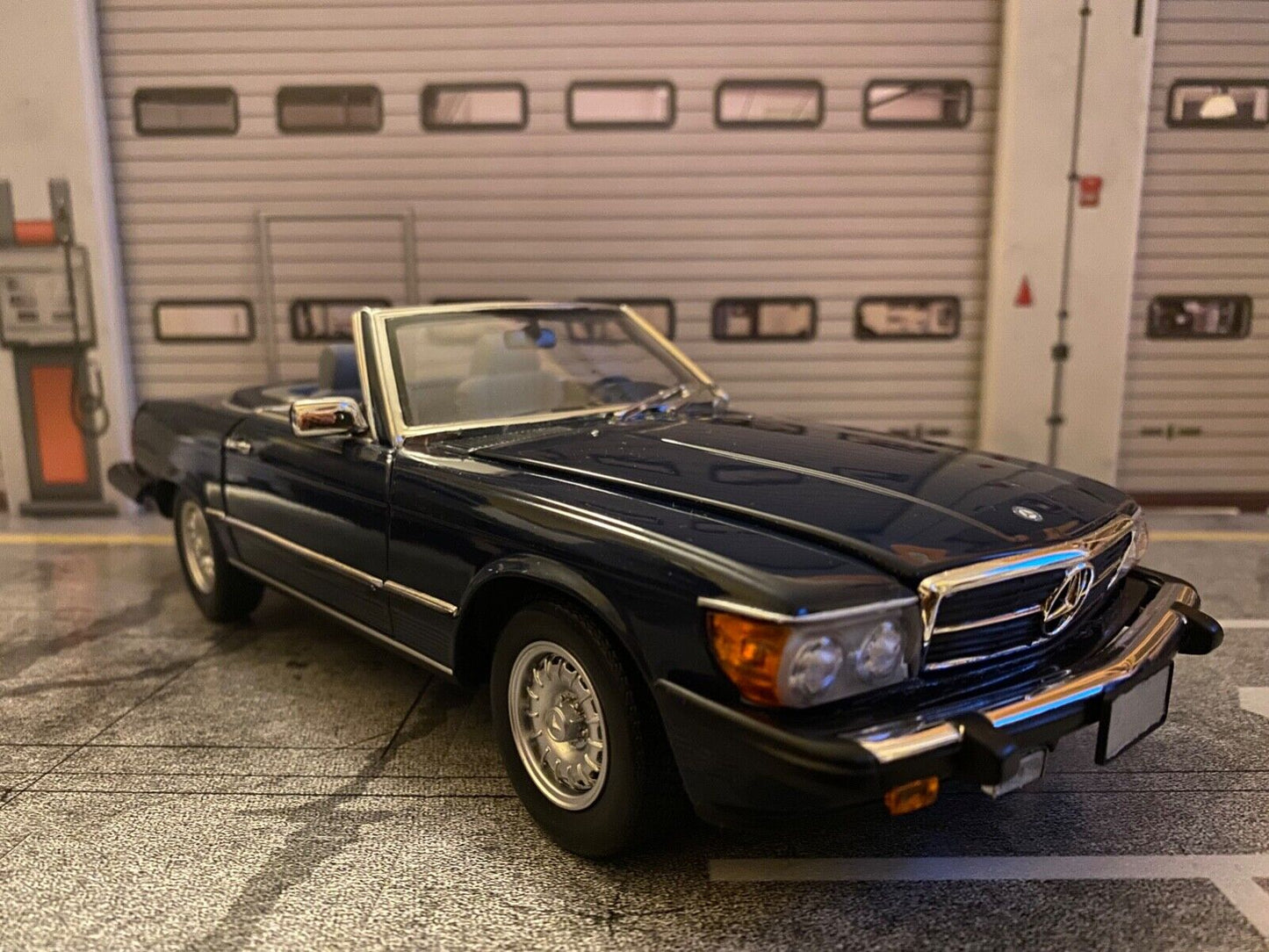 Mercedes Benz 450 SL Dunkelblau R107 dark blue Umbau auf US-Version +Barock 1:18