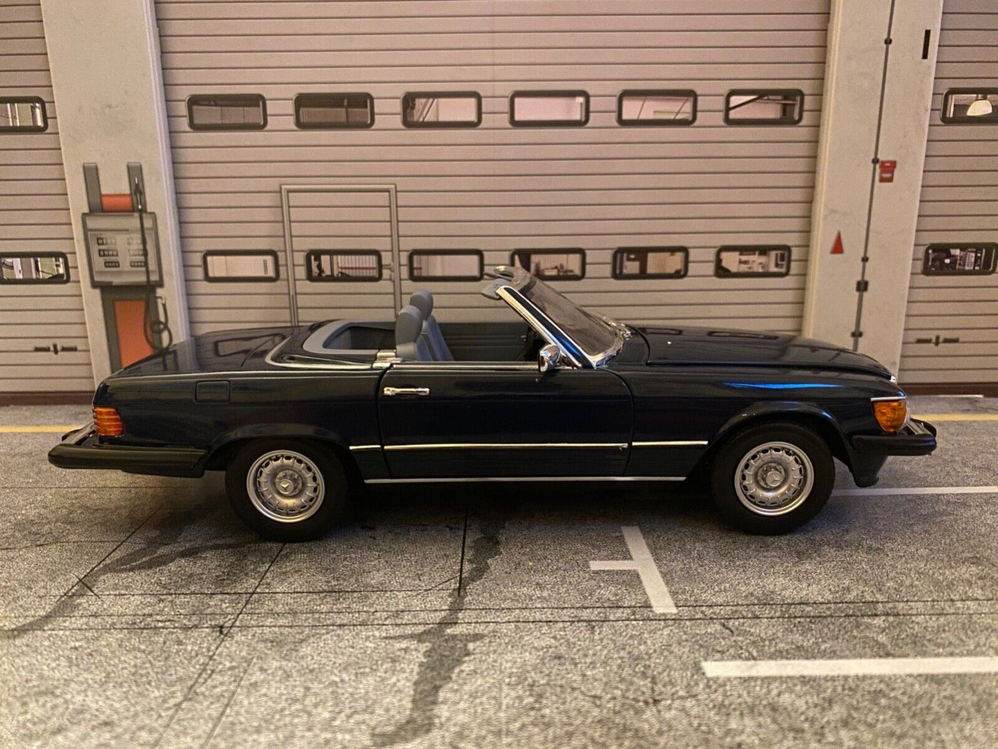 Mercedes Benz 450 SL Dunkelblau R107 dark blue Umbau auf US-Version +Barock 1:18