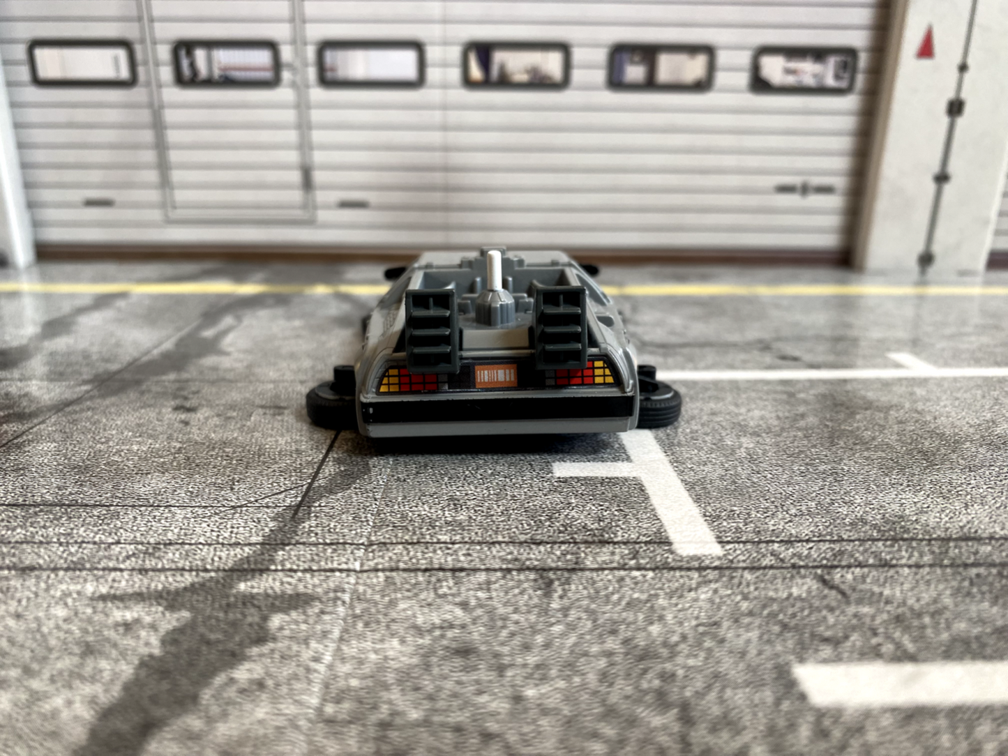 Floating DeLorean Back To The Future Zurück in die Zukunft SCHWEBEND neu 1:43