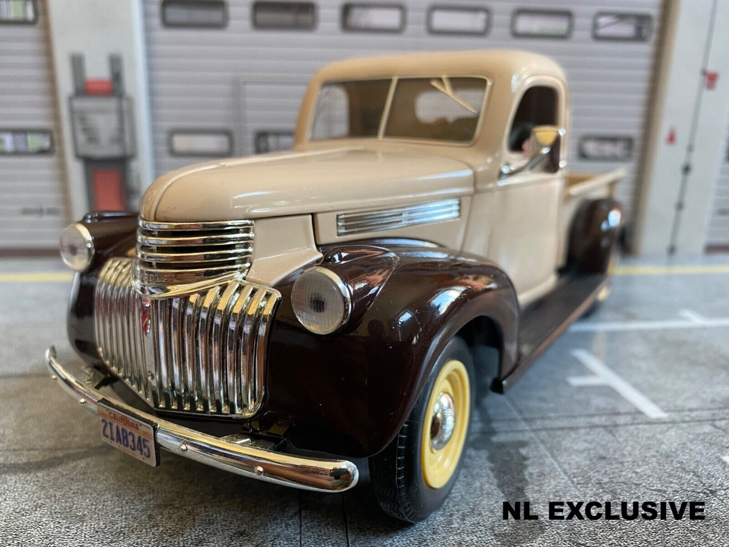 1946 Chevy Pick Up 80s MacGyver TV-Serie + Figur Chevrolet ½-ton Truck 1:18/1:19