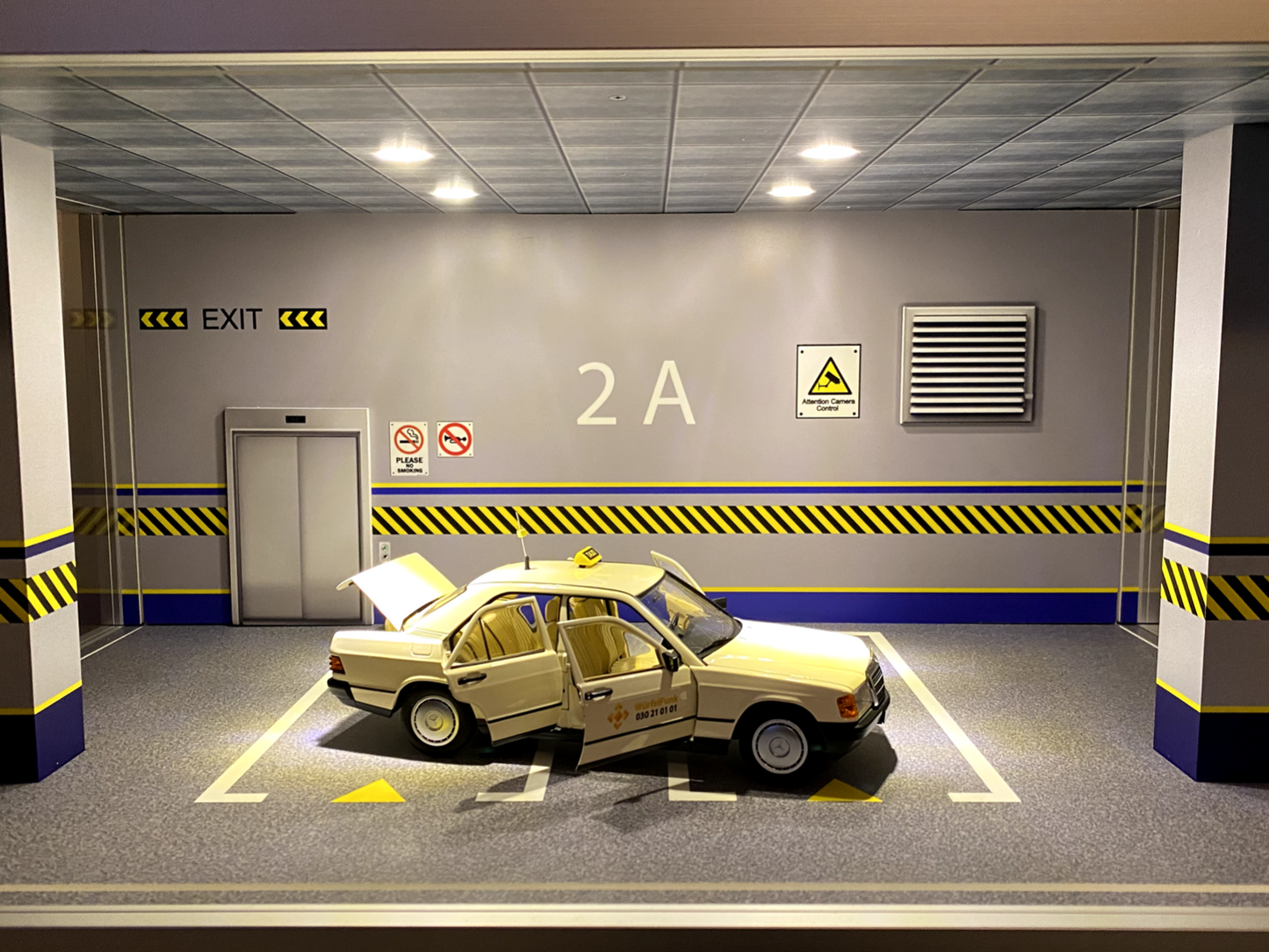 Mercedes Benz 190 E W 201 W201 Taxi Umbau Würfelfunk (alles zu öffnen) 1:18