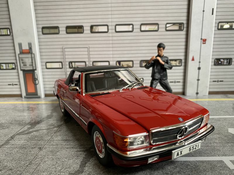 Mercedes Benz 350 SL R107 Personal Car from Bruce Lee Norev China Version 1:18