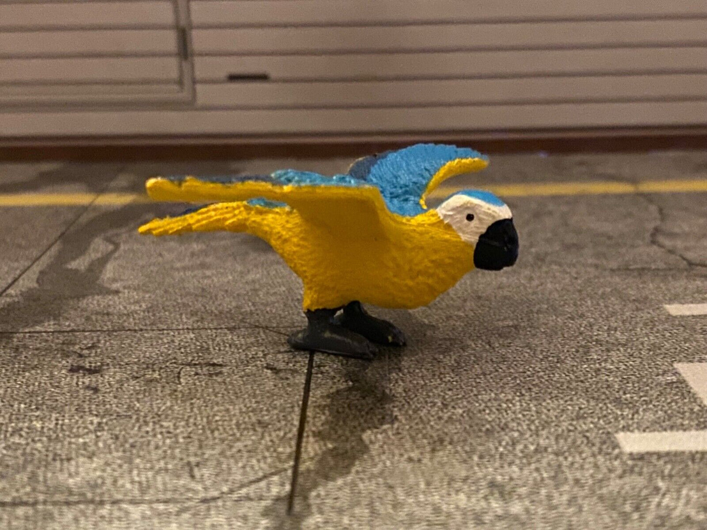 Papagei Ara bunt Urwald Südamerika Kunststoff neu Diorama Maßstab ca 1:10 / 1:12