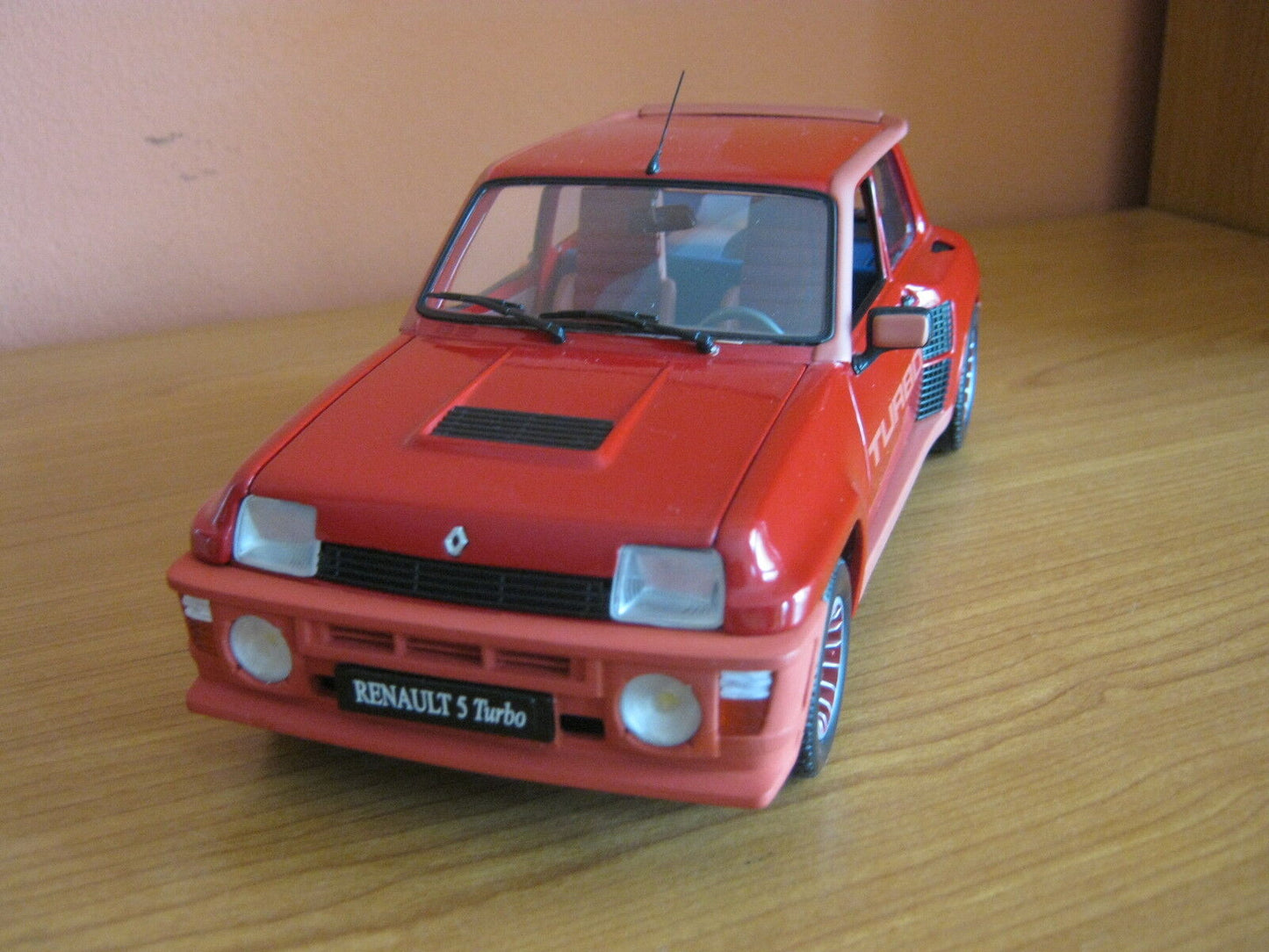 Renault 5 Turbo Umbau Modifikation mit Maxi Turbo Frontstoßstange Code 3 1:18
