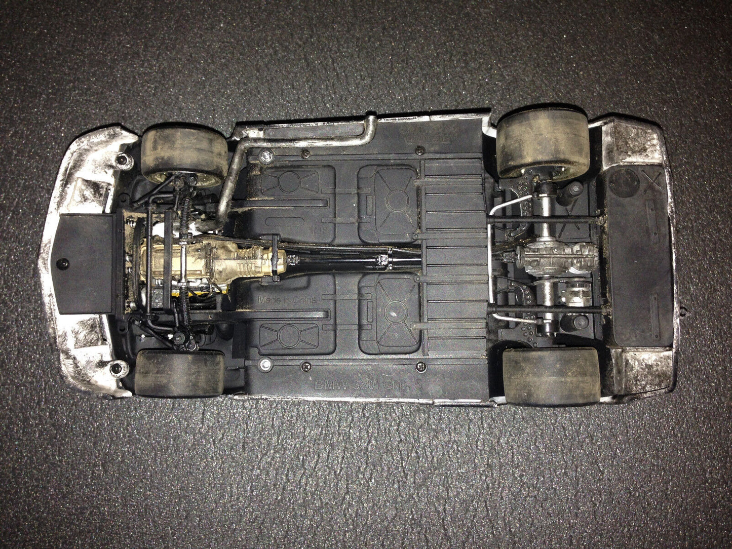 BMW 320i 1977 Gr. 5 E21 Diorama Scheunenfund Schrottplatz Tuning Umbau 1:18