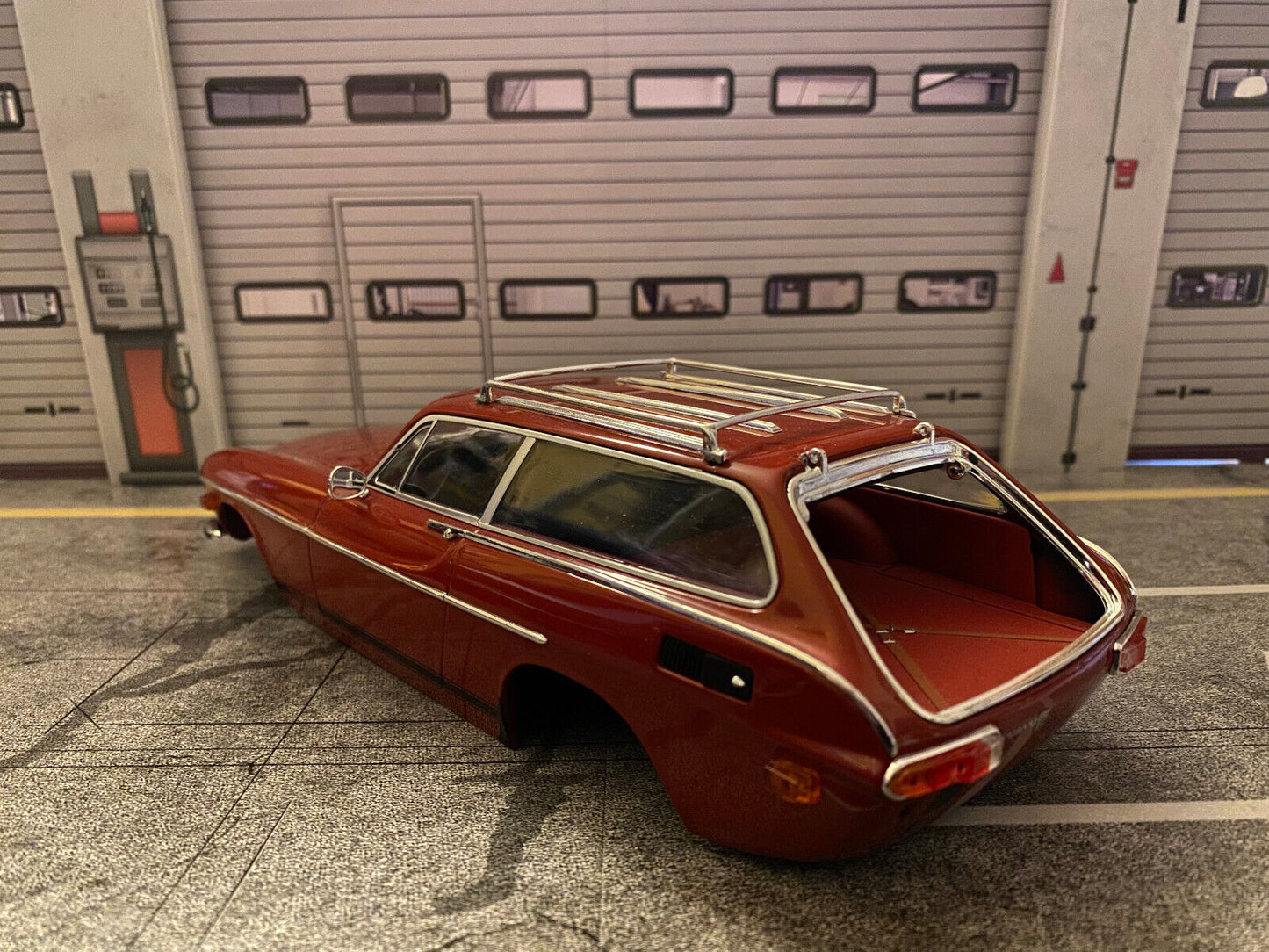 Volvo 1800 ES US-Version Schneewitchensarg ️NUR KAROSSERIE️ unvollständig 1:18