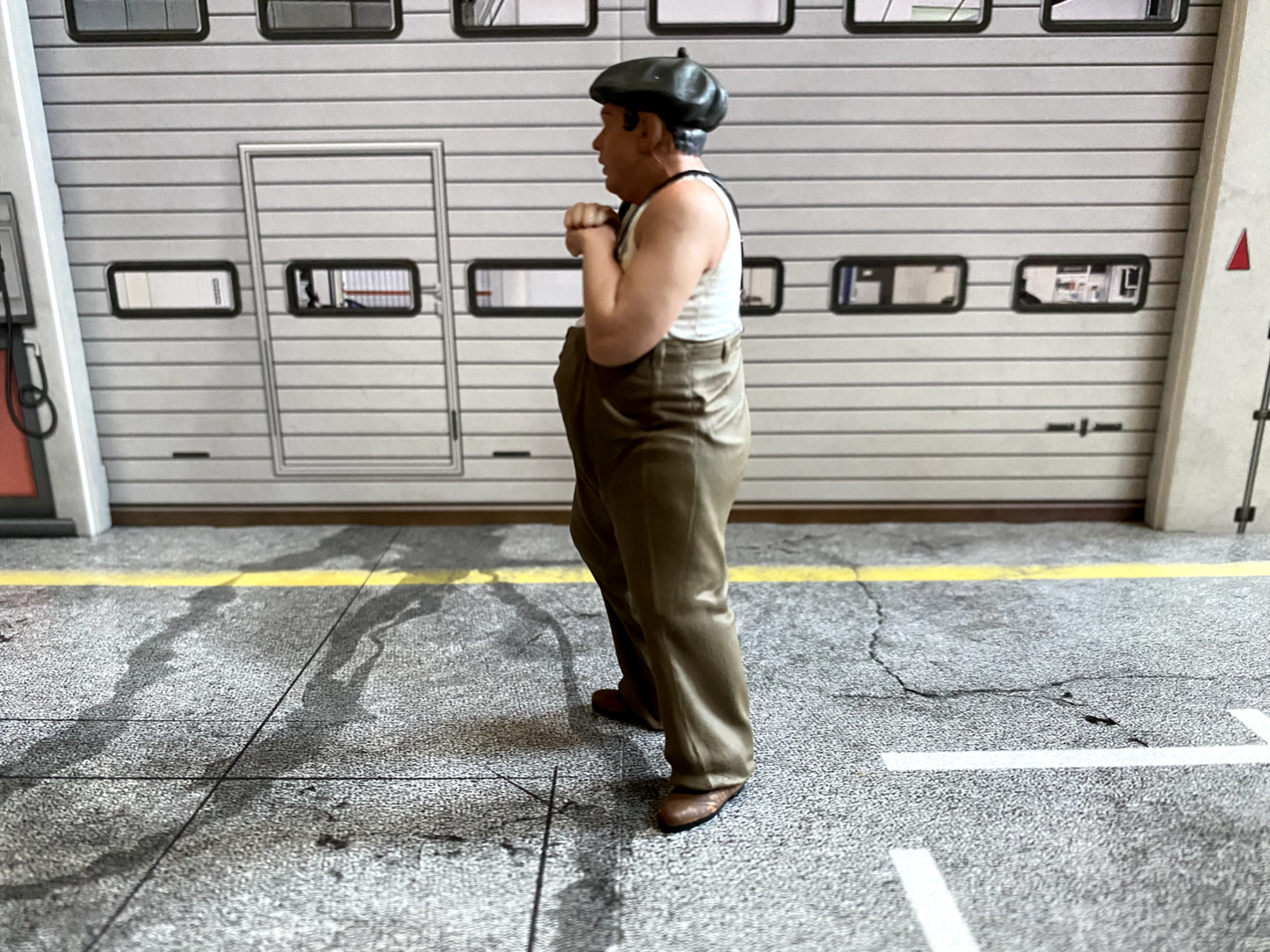 Ugo Fantozzi-Figur (ca. 10,5cm) -Paolo Villaggio- für Fantozzi´s Bianchina 1:18