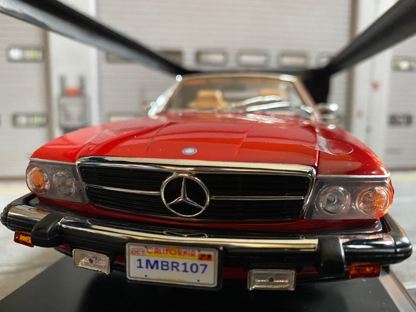 Mercedes Benz 300 SL R107 US-Version MB Dealer Edition B66040623 Norev neu 1:18