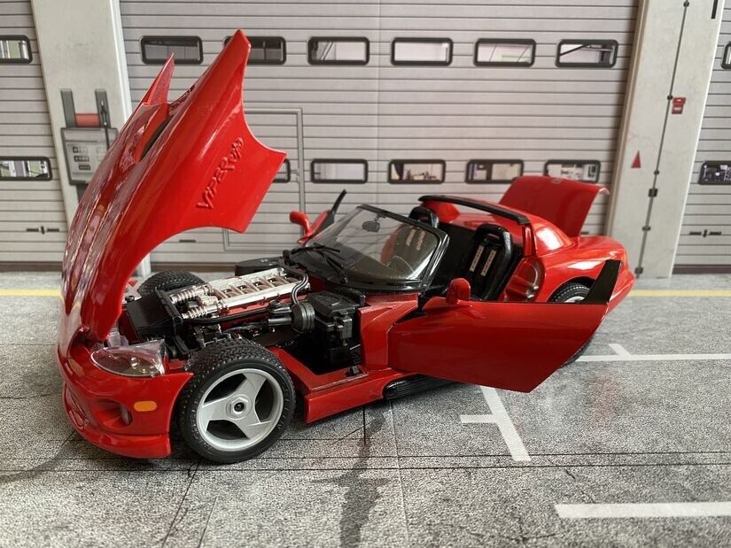 Dodge Viper RT/10 rot + schwarzer Innenausstattung USA Sondermodell Bburago 1:18