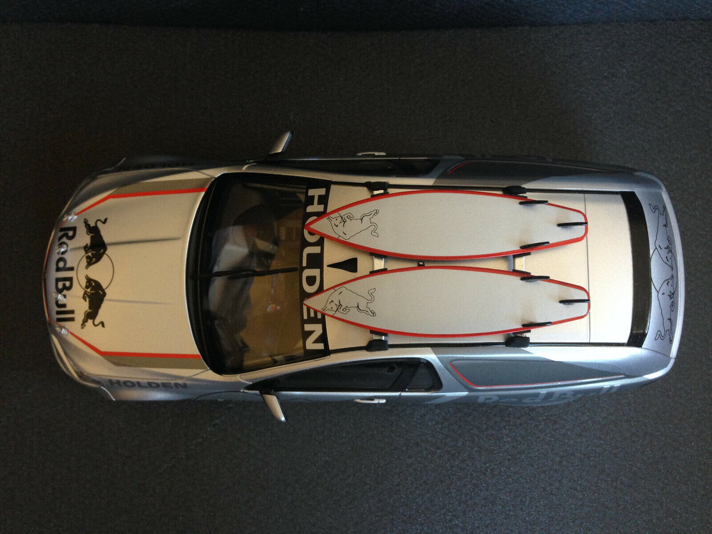 Holden Triple Eight 888 Project Sandman TributeEdt RED BULL BR18601A Biante 1:18