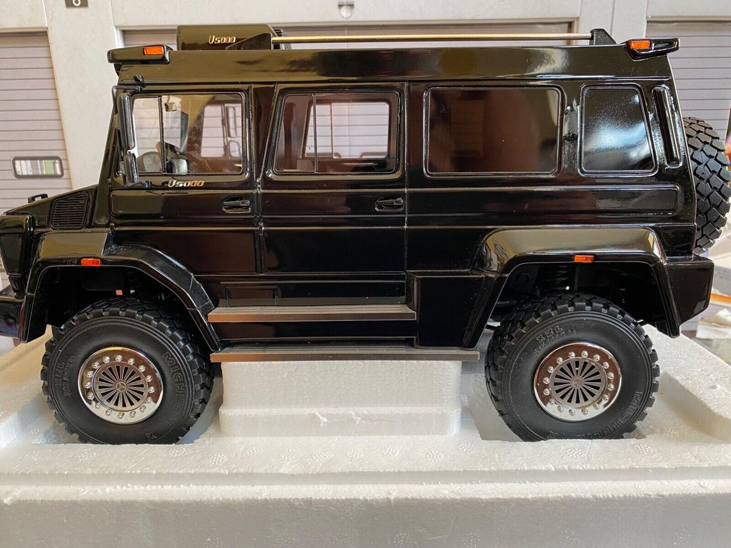 Mercedes Benz Unimog U5000 2012 GLM U 5000 schwarz in OVP black in box 1:18