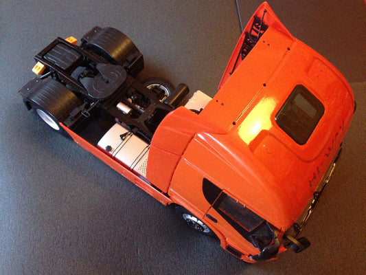 Iveco Stralis Hi-Way Hachette Ausstellungsmodell fertig gebaut mit Mängeln 1:12