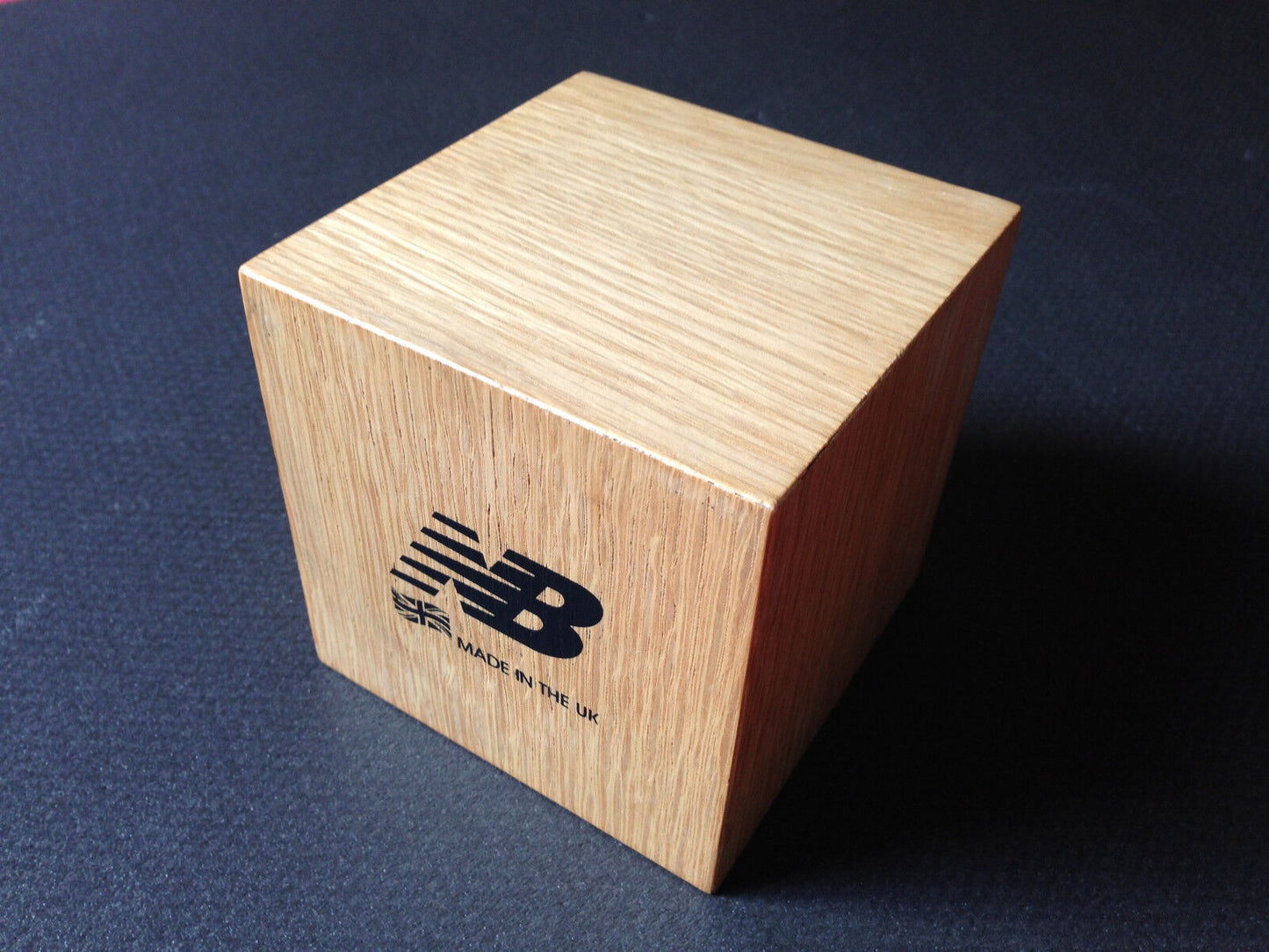 New Balance "Made in the UK" Display Würfel ca. 10 x 10 x 10 cm very rare