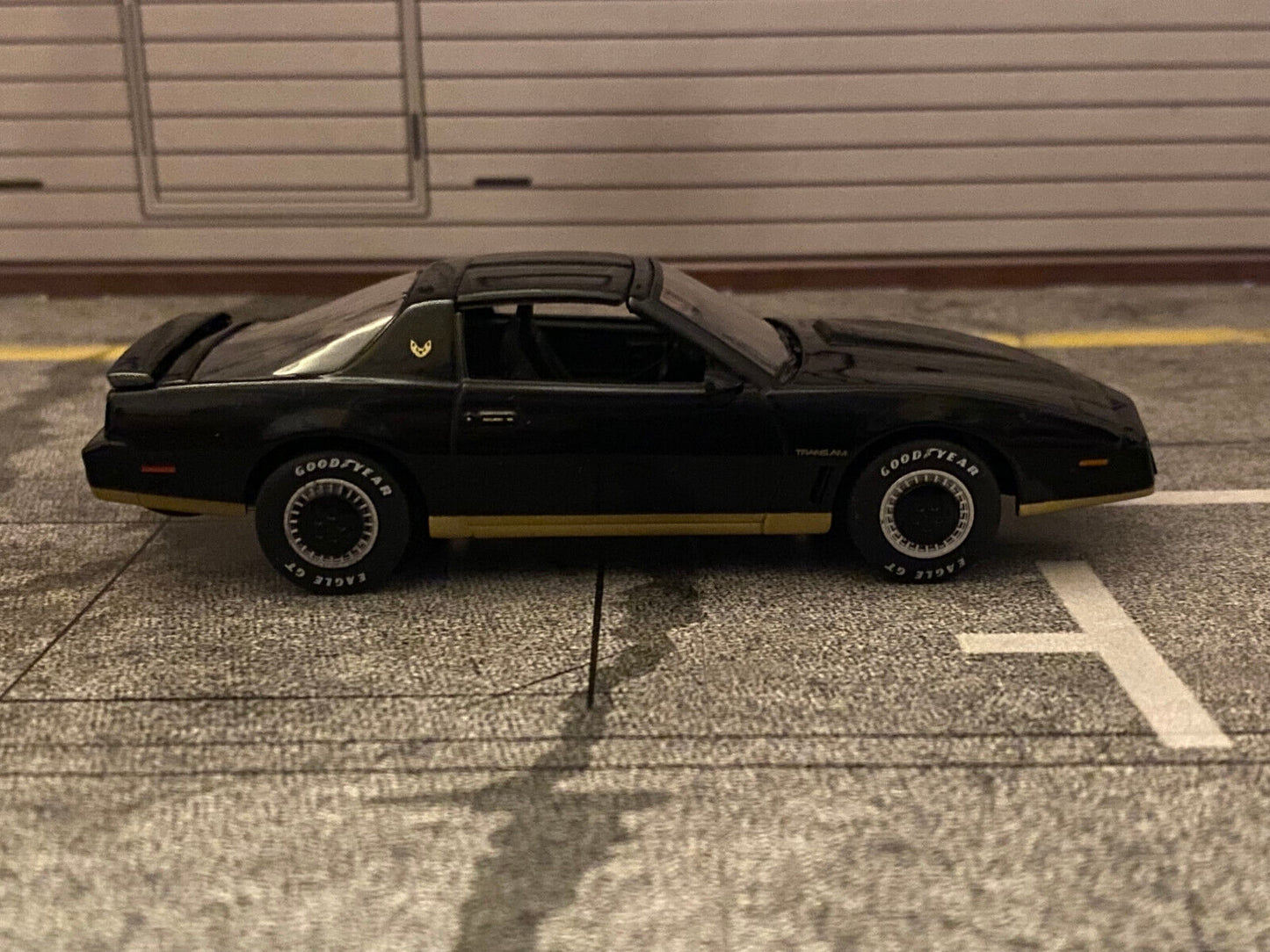 Michael Long´s Pontiac Firebird before Michael Knight´s KITT Knight Rider 1:43