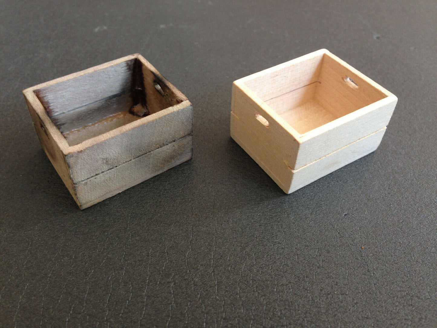 Kohlenkiste gealtertes Holz für Puppenhaus und als Ladegut für Lkw 1:12 Diorama