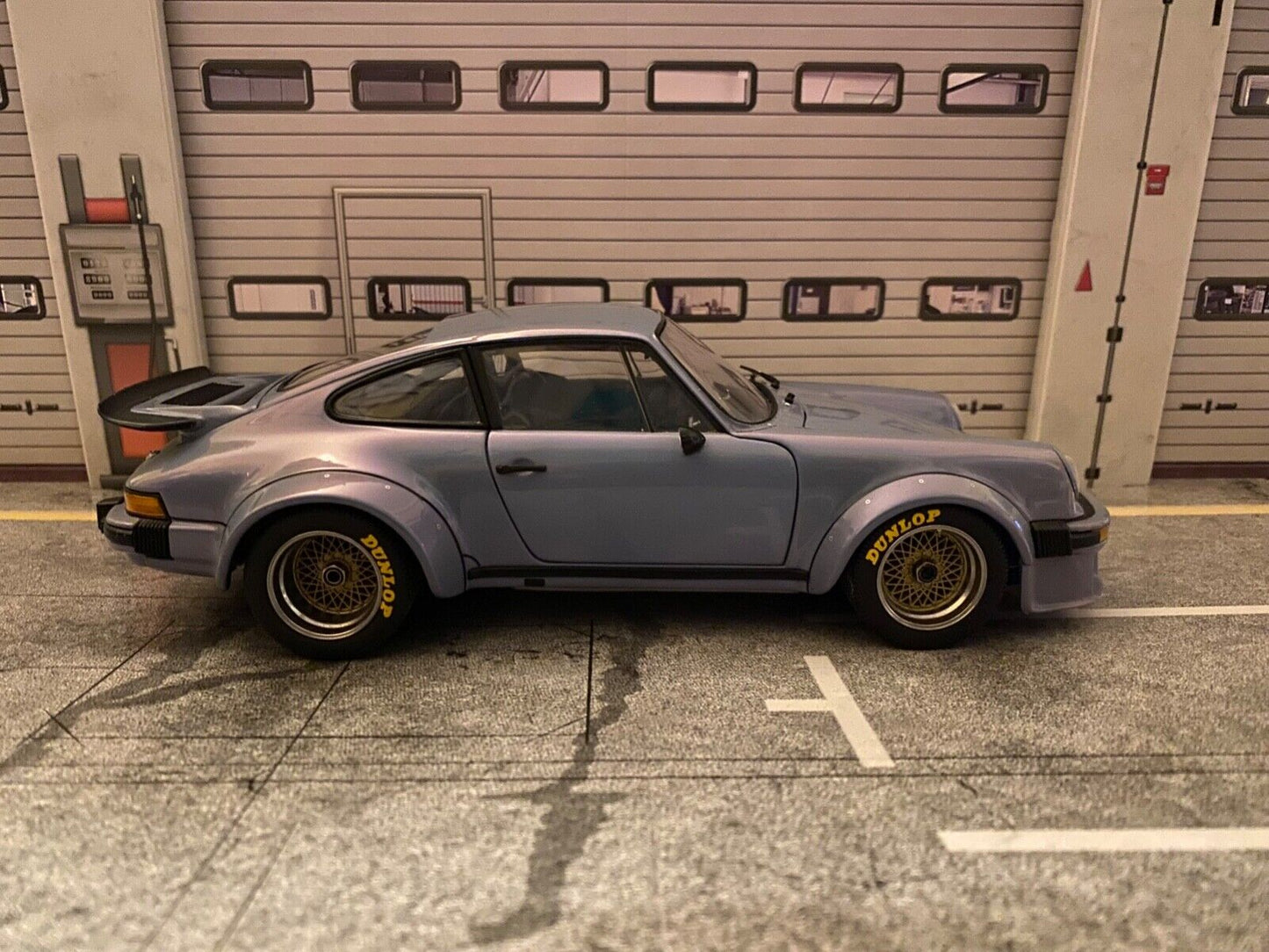 Porsche 934 RSR Laguna Seca Sky Standox Exoto PRM00040 defekt gebraucht 1:18