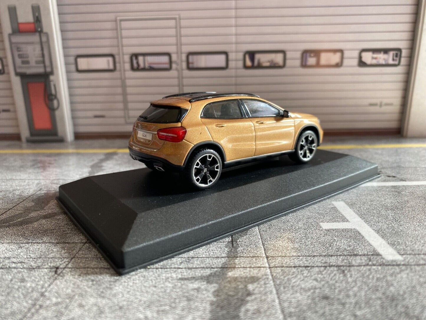 Mercedes Benz GLA aus Mercedes Benz IAA 2017 Presse-Set Minimax 1:43