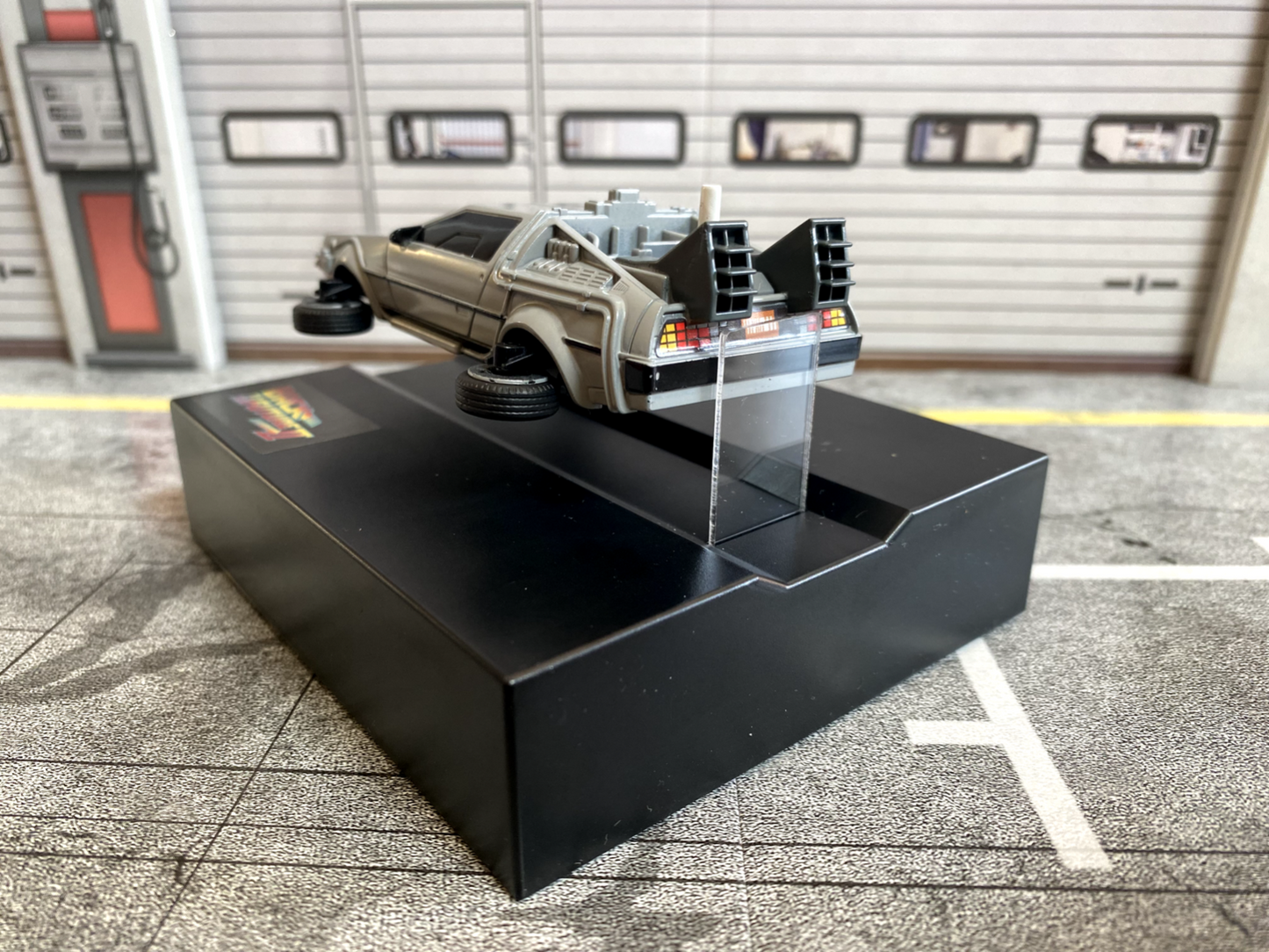 Floating DeLorean Back To The Future BTTF Zurück in die Zukunft SCHWEBEND 1:43