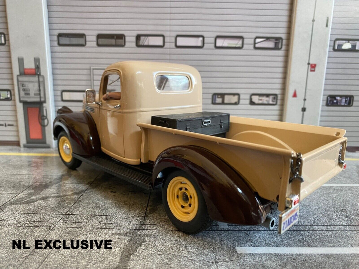 1946 Chevy Pick Up 80s MacGyver TV-Serie + Figur Chevrolet ½-ton Truck 1:18/1:19