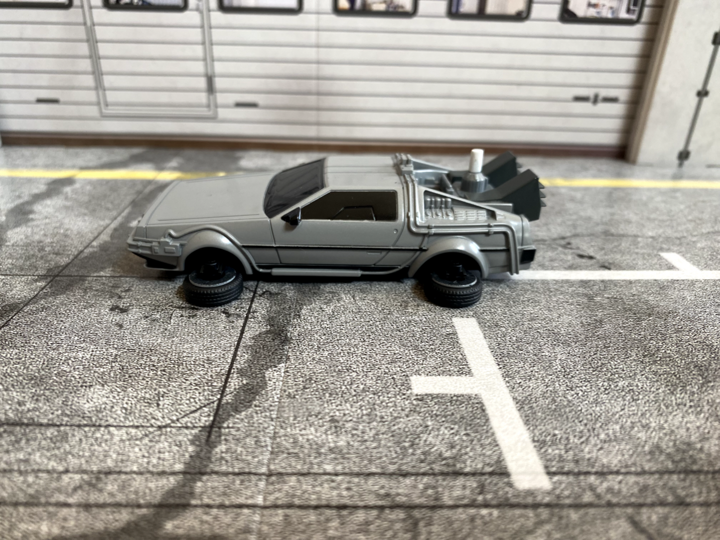 Floating DeLorean Back To The Future BTTF Zurück in die Zukunft SCHWEBEND 1:43