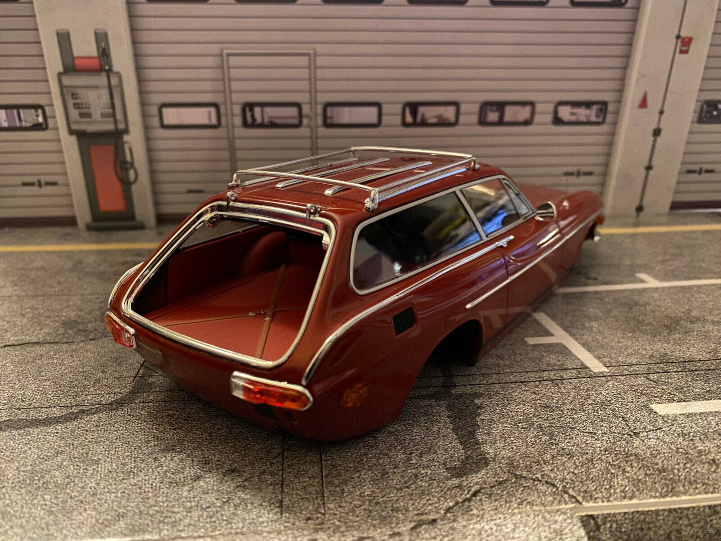 Volvo 1800 ES US-Version Schneewitchensarg ️NUR KAROSSERIE️ unvollständig 1:18