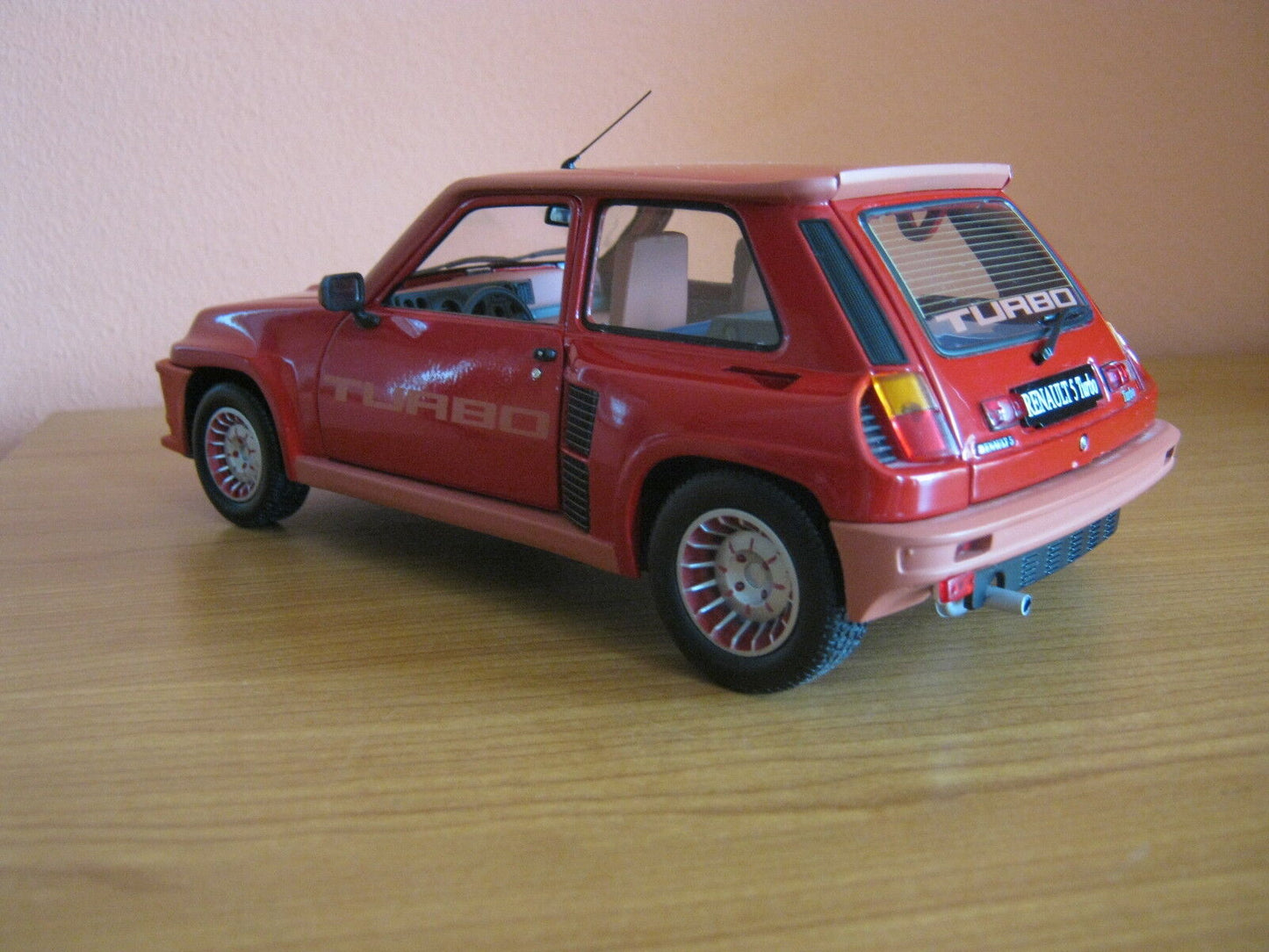 Renault 5 Turbo Umbau Modifikation mit Maxi Turbo Frontstoßstange Code 3 1:18