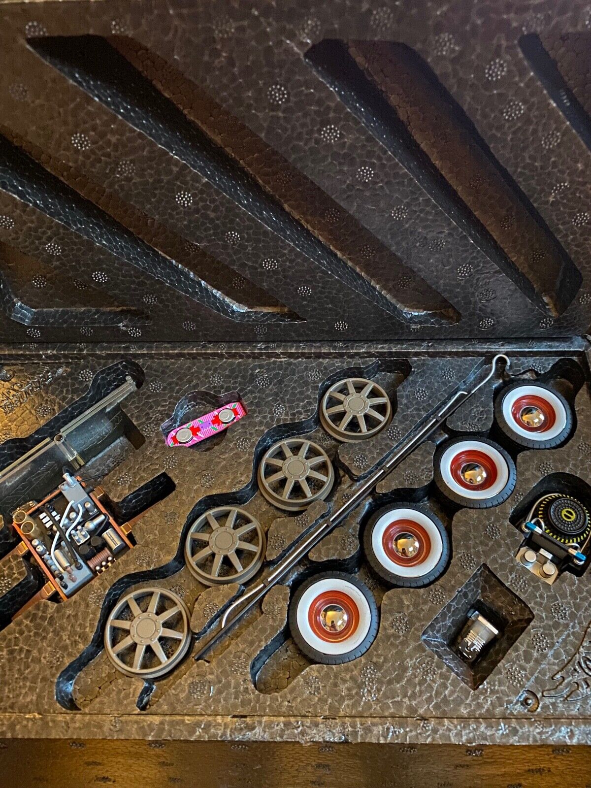 DeLorean Back to the Future Zurück in die Zukunft Hot Wheels Sound & Light 1:18