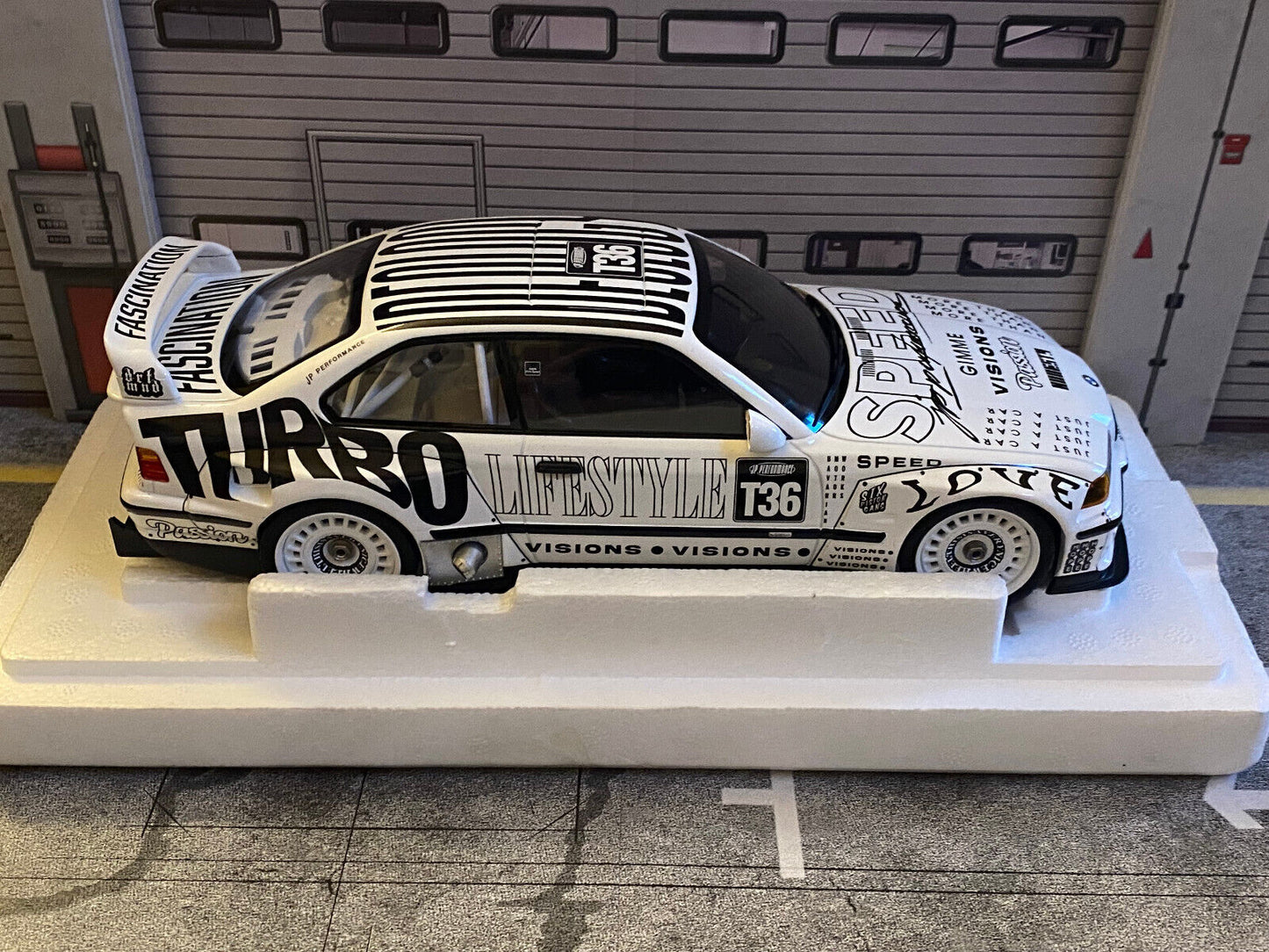 BMW 3er EX320 JP Performance KRAEMO The Bavarian Legend 1:18