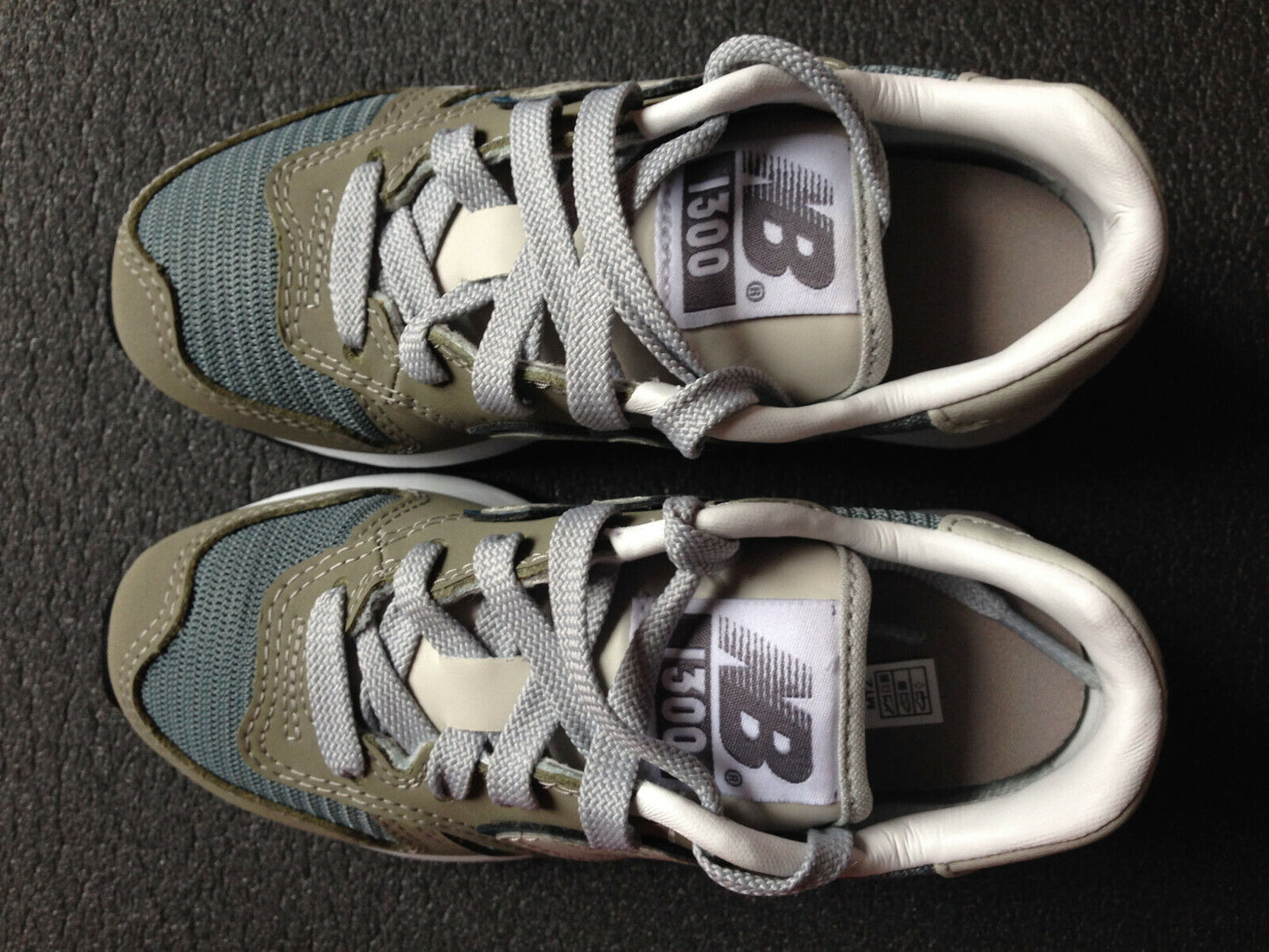 New Balance YC1300J3 1300 vintage colourway new kids size US 10,5 UK 10 EUR 28