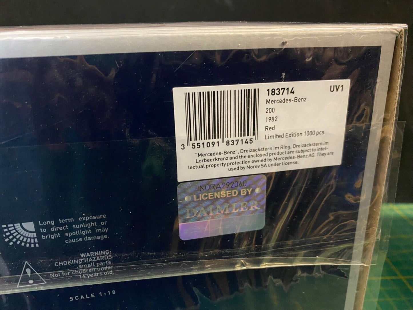 Mercedes Benz 200 Rot 1982 W123 183714 Norev Neu in OVP 1:18