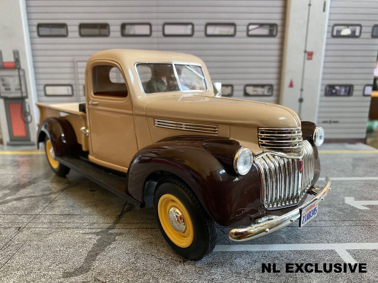 1946 Chevy Pick Up 80s MacGyver TV-Serie + Figur Chevrolet ½-ton Truck 1:18/1:19