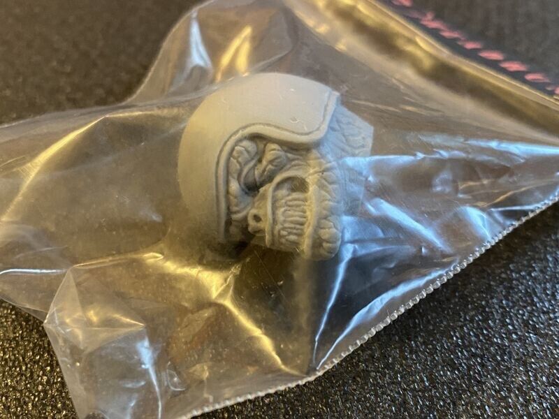 Axial Baja Bastard Fahrerkopf-Figur original von HEADHUNTER USA neu in OVP 1:10