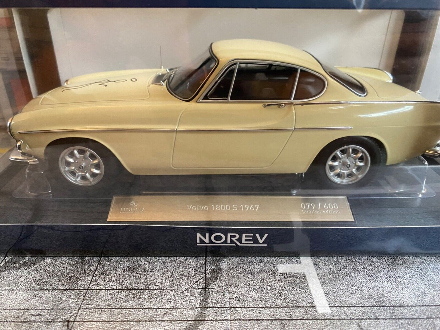 Volvo 1800 S 1967 RHD Simon Templar The Saint with hood decal new in box 1:18