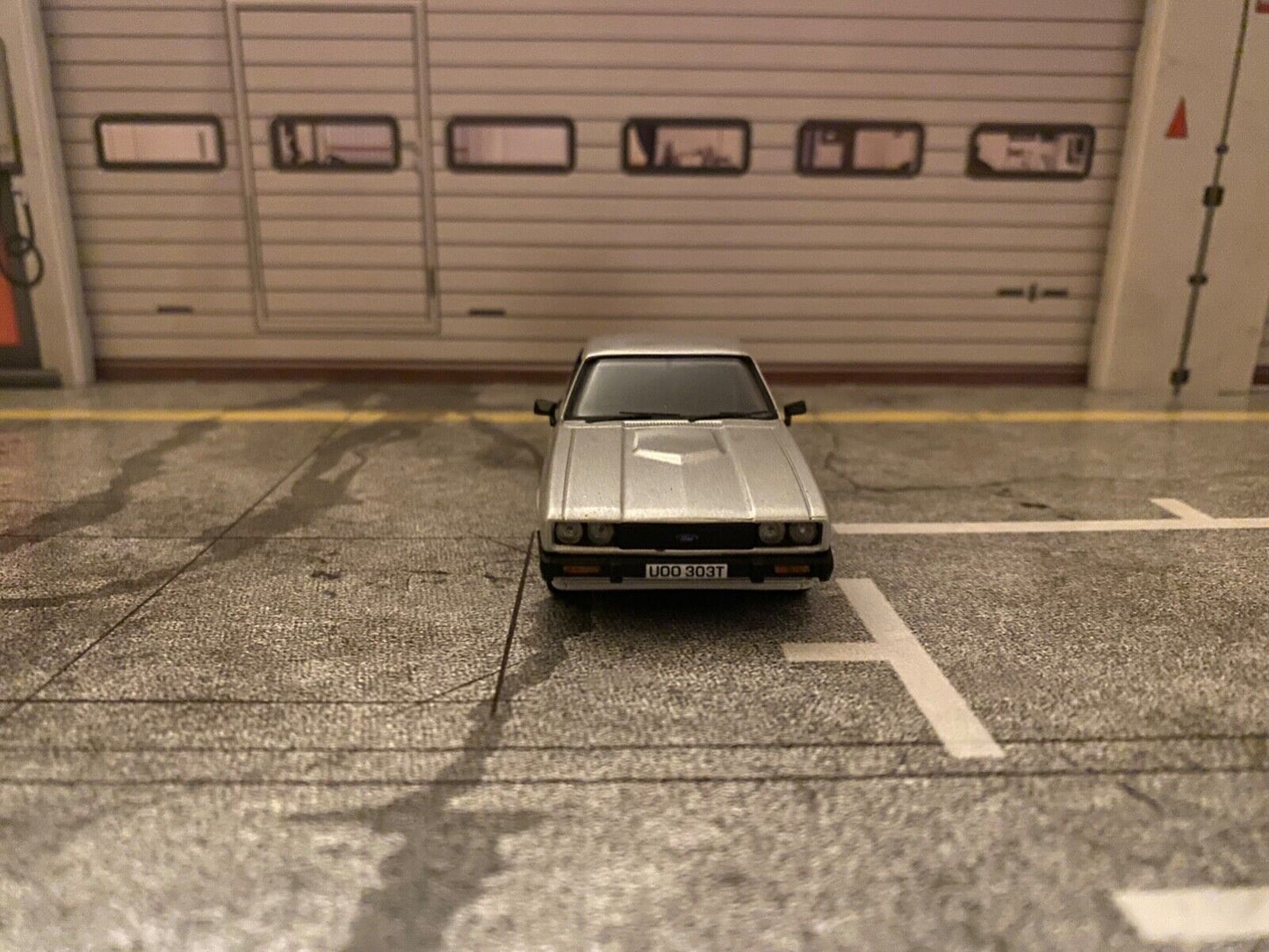 Bodie´s Ford Capri 3.0S The Professionals Die Profis RHD Mk3 MkIII Silber 1:43