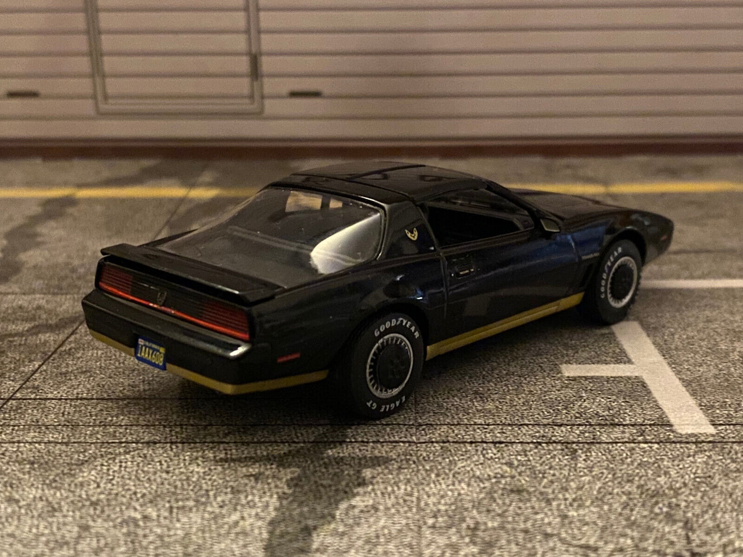 Michael Long´s Pontiac Firebird before Michael Knight´s KITT Knight Rider 1:43