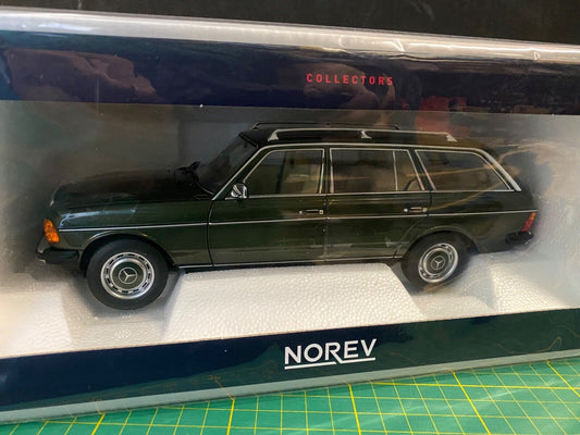 Mercedes Benz 200 T Kombi Grün Metallic S123 W123 183730 Norev Neu in OVP 1:18