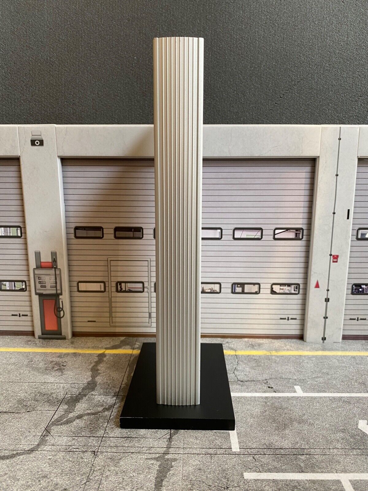 VW Pylon Nutzfahrzeuge Metall ca. 1,9 kg ca. 29 cm hoch für VW Bus-Diorama 1:18