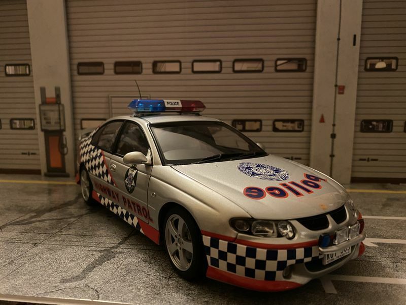Holden Commodore VX SS Victoria Police SMART Highway Patrol Polizei AUTOart 1:18
