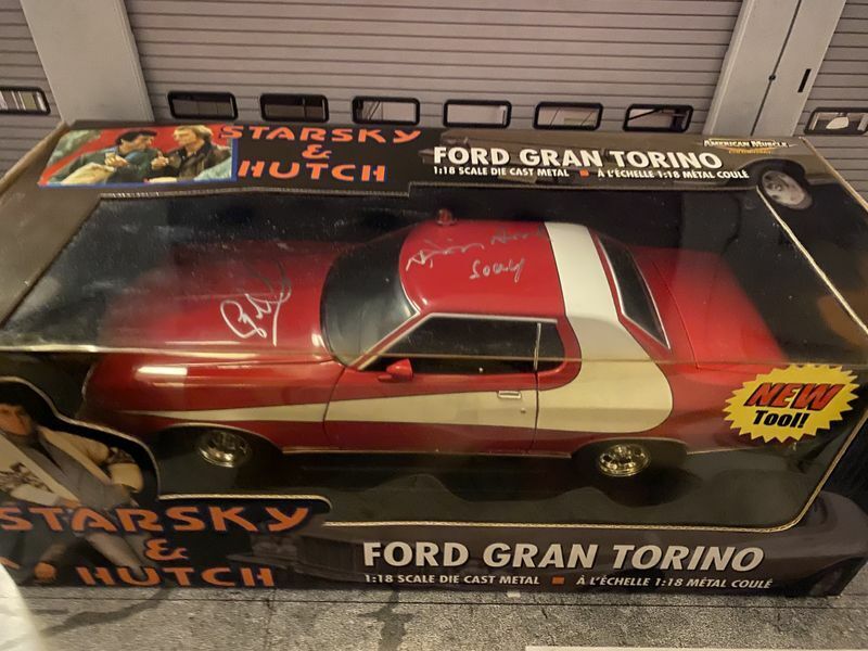 Ford Gran Torino Starsky & Hutch David Soul & Paul Michael Glaser Autogramm 1:18