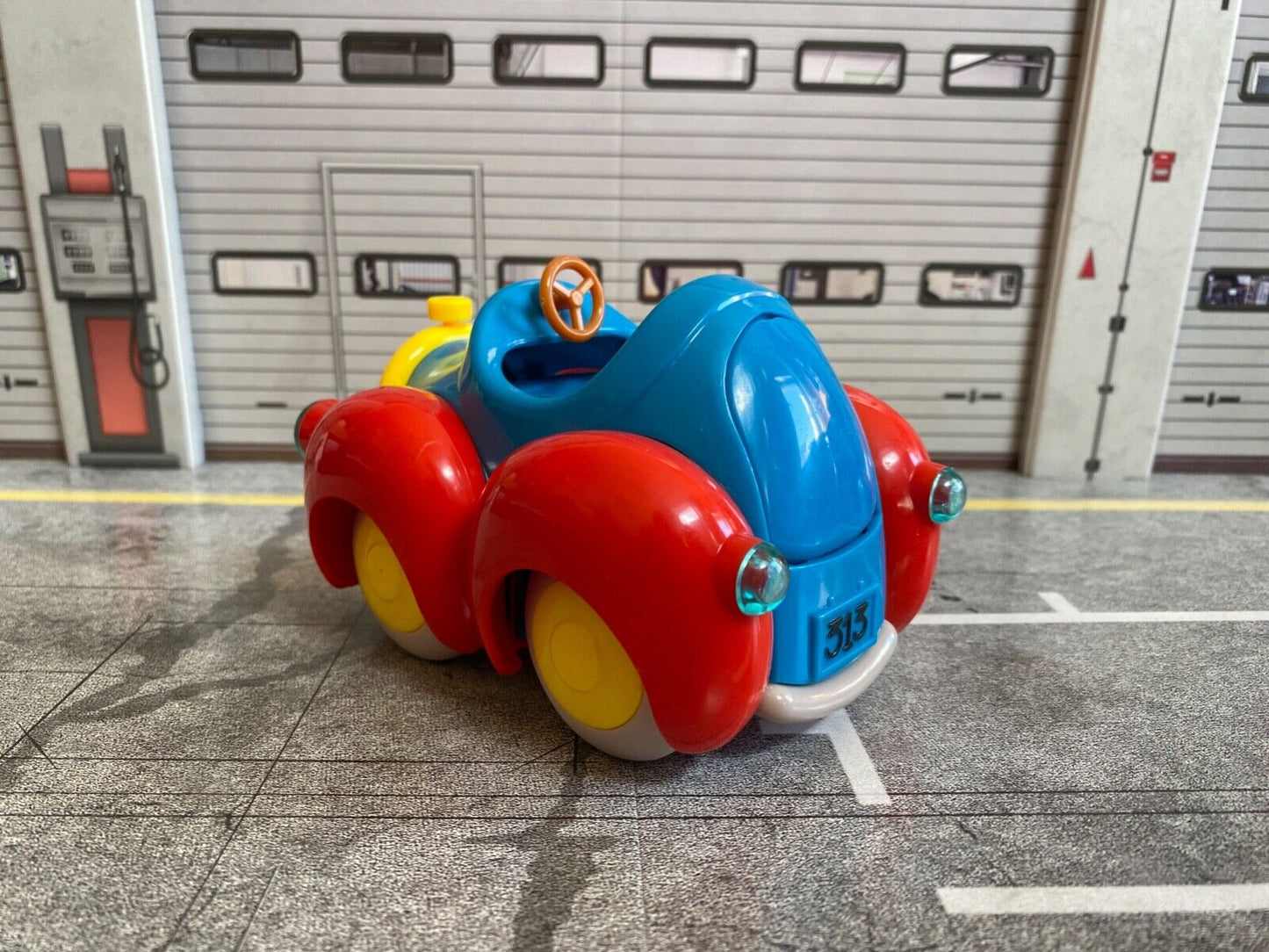 Donald Duck 313 Auto mit Figuren Donald, Tick Trick und Track Disney NEU 1:18