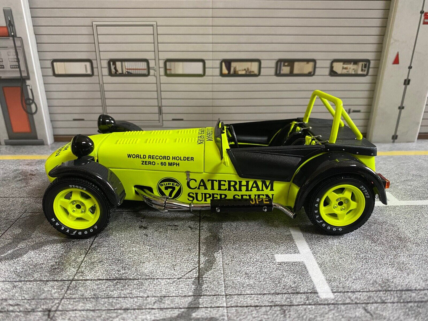 Caterham Super Seven JPE Lotus High End Edition mit Carbon Kotflügel Kyosho 1:18