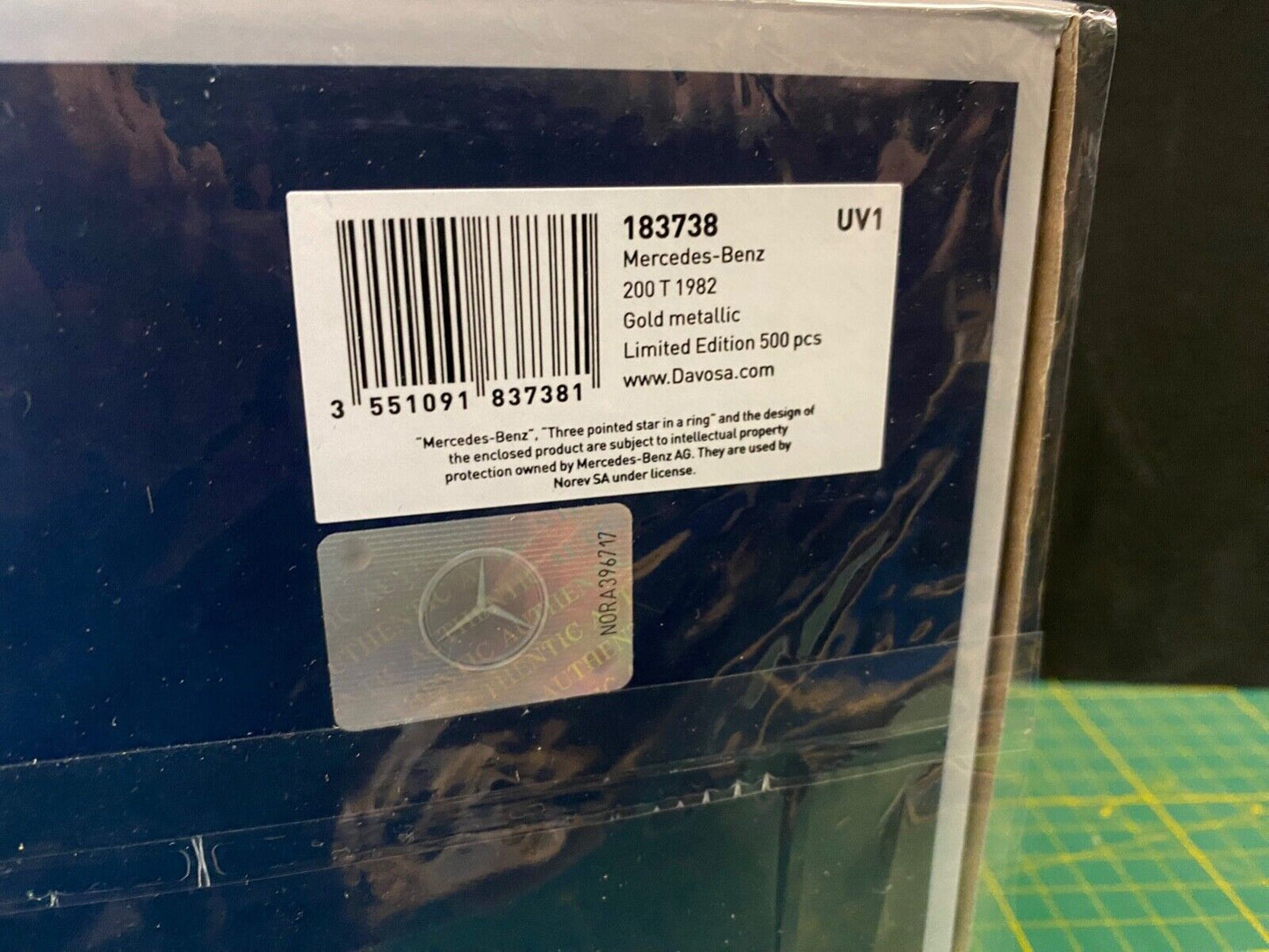 Mercedes Benz 200 T 1982 Gold Metallic Kombi S123 W123 183738 Norev Neu OVP 1:18