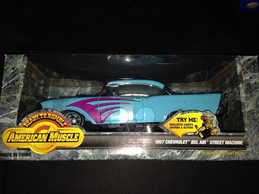 Chevy 57 Bel Air READY TO RUMBLE Licht + Motorsound Chevrolet 1957 ERTL 1:18