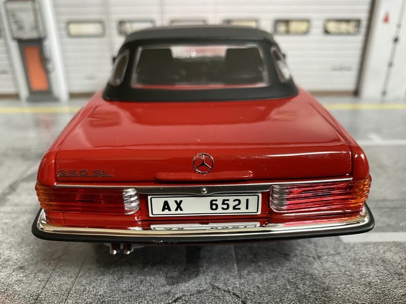 Mercedes Benz 350 SL R107 Personal Car from Bruce Lee Norev China Version 1:18