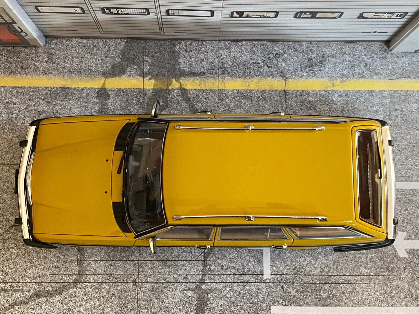 Mercedes Benz 300 TD S 123 W123 Umbau US-Version Hart aber Herzlich von Max 1:18